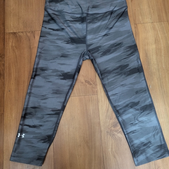 Under Armour Women’s Compression Fitted Pants Silver Size Medium Used/Excelent - Picture 6 of 8